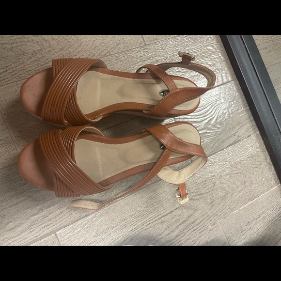Beautiful brow sandals - Picture 4 of 4